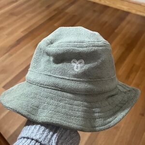 Aritzia TNA Terrycloth Bucket Hat
